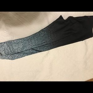 Blue ombré Capri leggings.